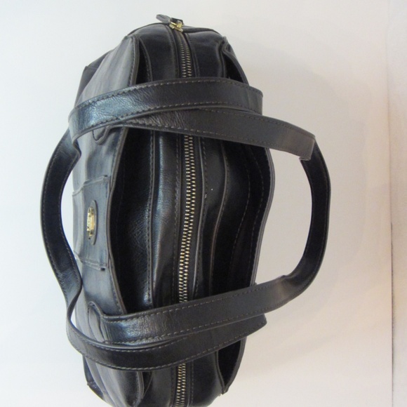 Liz Claiborne Classic Black Double Strapped Faux Leather Zipper Close Purse - Picture 5 of 12